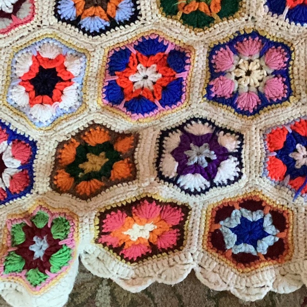π³οΈβπ COLORFUL LAP THROW VTG CROCHETED AFGHAN 56β X 31β - Picture 5 of 16